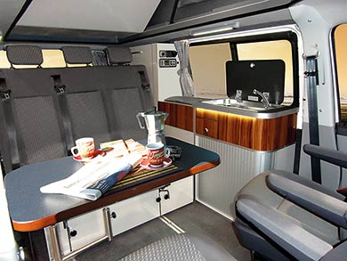 Wohnraum des Campingbus FreeVan - Klick öffnet Großansicht Wohnraum des Campingbus FreeVan