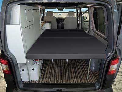 Campingbus SportCamper Fun auf Volkswagen Transporter 5 - Klick aufs Bild öffnet Großansicht Campingbus SportCamper Fun auf Volkswagen Transporter 5 - das Schlafzimmer