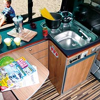 Campingbus Reimo TravelStyle mit extragroßer Küche - Klick öffnet Großansicht Campingbus Reimo TravelStyle mit extragroßer Küche
