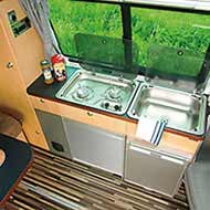 Campingbus VW T5 TrioStyle - der Küchenblock (Abb. zeigt Kombi langer Radstand) Campingbus VW T5 TrioStyle - der Küchenblock (Abb. zeigt Kombi langer Radstand)