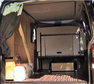 Campingbus TrioStyle auf dem neuen Transporter - die Küchenzeile Campingbus TrioStyle auf dem neuen Transporter - die Küchenzeile