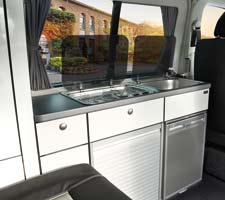 Campingbus TrioStyle auf dem neuen Transporter - die Küchenzeile Campingbus TrioStyle auf dem neuen Transporter - die Küchenzeile