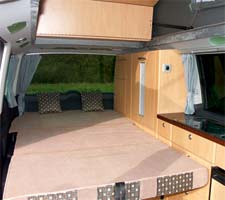 Campingbus TrioStyle auf dem neuen Transporter - die Küchenzeile Campingbus TrioStyle auf dem neuen Transporter - die Küchenzeile