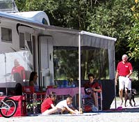 F1, F45, F65 und weitere Markisen im Reimo Campingzubehör-Shop zeigen