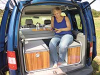 Gepolsterte Küchenbox und Staubox Minicamper Active - Klick öffnet Großansicht Minicamper Reimo Active auf Volkswagen Caddy