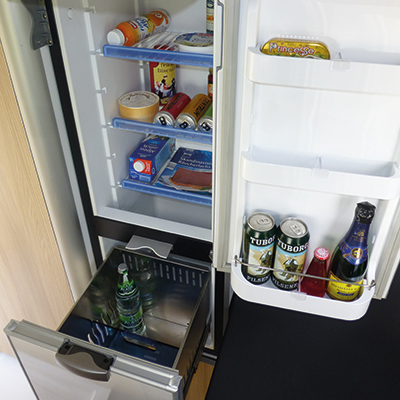 140 l Kühlschrank Highlights des VW Crafter Ausbaus Starcamper: 140 l Kühlschrank