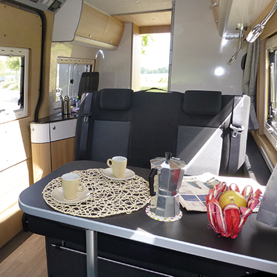 Freies Raumgefühl Highlights des VW Crafter Ausbaus Starcamper: Freies Raumgefühl