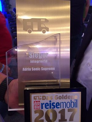 Goldenes Reisemobil der AutoBild für Adria Sonic Supreme Goldenes Reisemobil der AutoBild für Adria Sonic Supreme