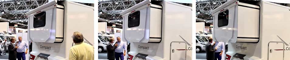 Adria Compact SLS auf dem Caravan Salon 2015 - Heck-Slideout in Aktion Adria Compact SLS auf der Messe Düsseldorf - Heck-Slideout in Aktion