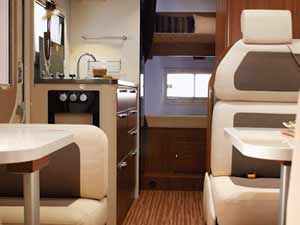 Adria Coral XL A 670 DK: Stockbetten im Heck, 7 Schlafplätze insgesamt Adria Coral XL A 670 DK: Stockbetten im Heck, 7 Schlafplätze insgesamt