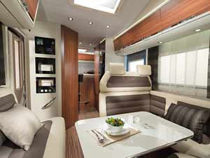 Adria Coral XL A 670 SP: großes Doppelbett im Heck, 6 Schlafplätze insgesamt Adria Coral XL A 670 SP: großes Doppelbett im Heck, 6 Schlafplätze insgesamt