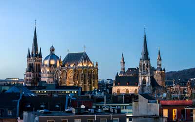 Wohnwagen mieten Aachen - Blick auf den Dom und das Rathaus Wohnwagen mieten Aachen - Blick auf den Dom und das Rathaus