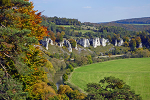 Die Felsgruppe 12 Apostel im Altmühltal Die Felsgruppe 12 Apostel im Altmühltal