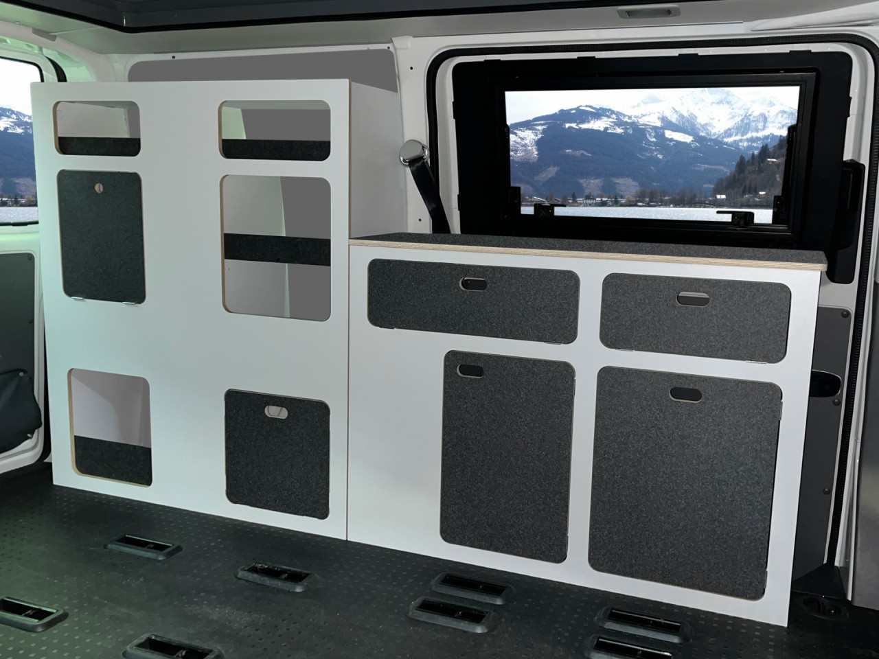 FLATPACK-Mobelzeile-1